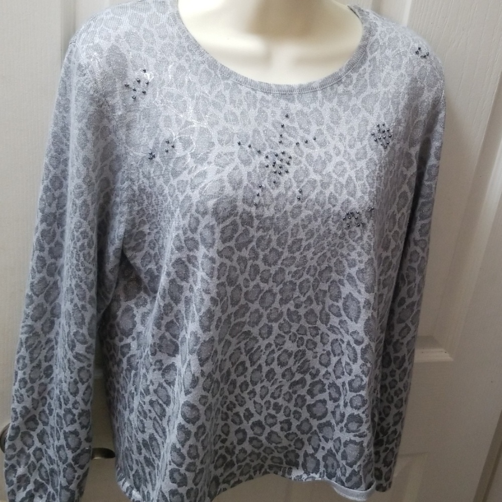 Alfred Dunner snow leopard pattern beaded top PXl